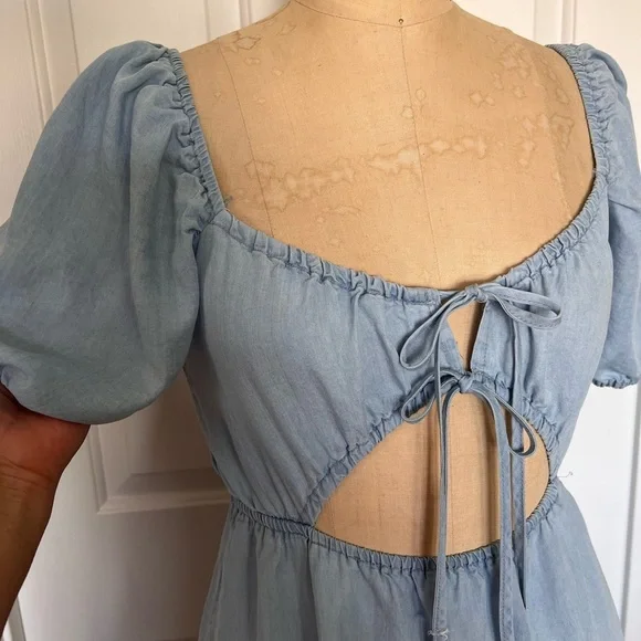 Fun Cut-Out detail Chambray Blue Dress - Picture 2 of 6